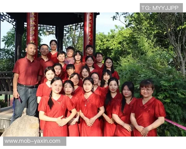 小学足球队队旗设计创意与寓意探讨助力球队精神与团结力量提升