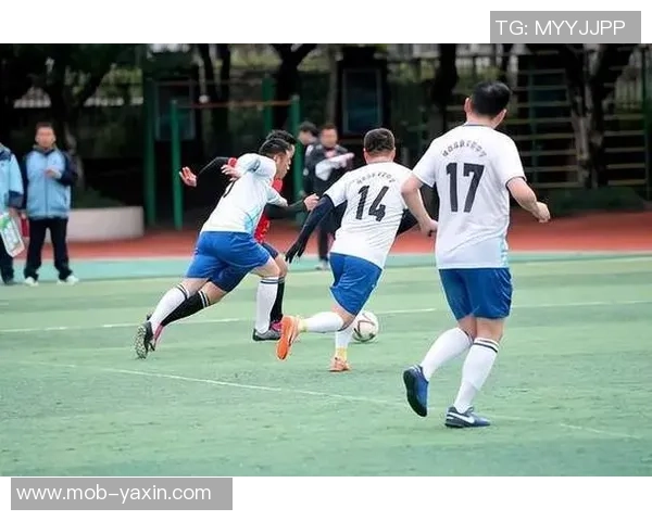 我与足球的青春岁月与梦想追逐之旅 我与足球的青春岁月与梦想追逐之旅